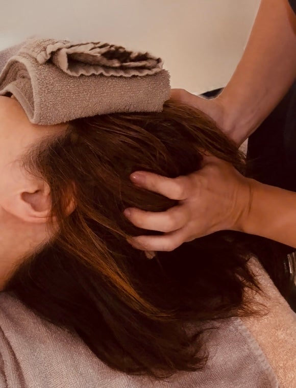 頭からお顔へ、一気に巡る美と癒し♪プラズマリフト×ドライヘッドスパの写真